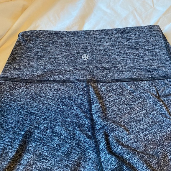 Lululemon Wunder Under 25” Pant Size 6 - Picture 3 of 4